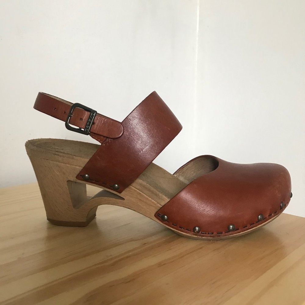 Dansko Thea Slingback Clog Sandal in Cognac